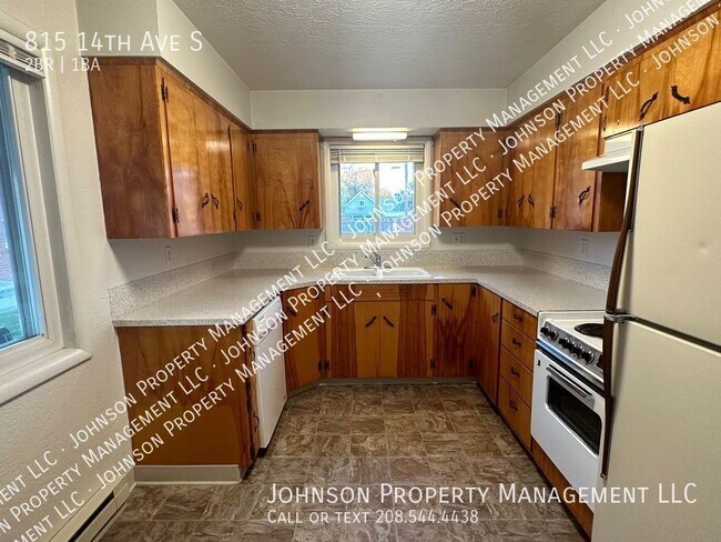 Building Photo - 815 14th Ave S