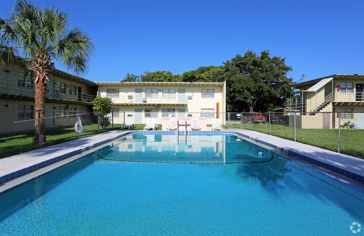 Primary Photo - Kingswood Apartments