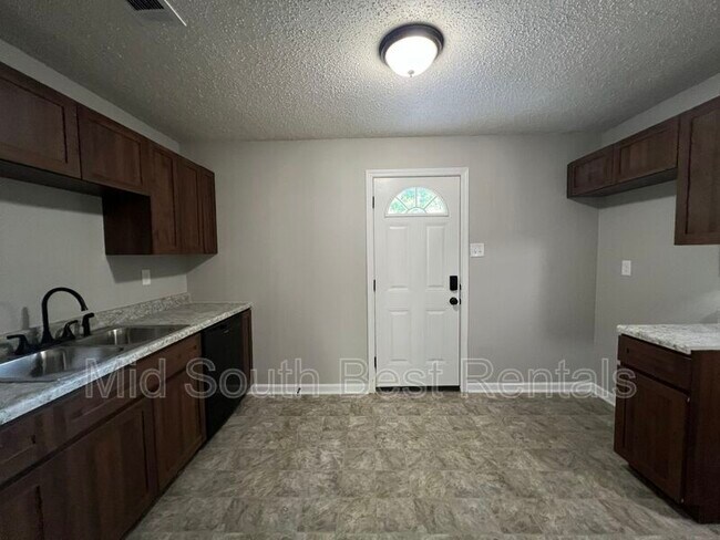 Foto del edificio - 3654 McDuff Ave