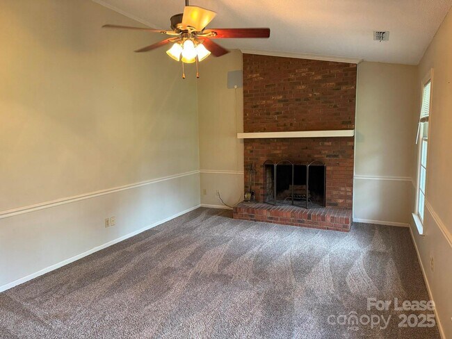 Foto del edificio - 578 Wren Rd