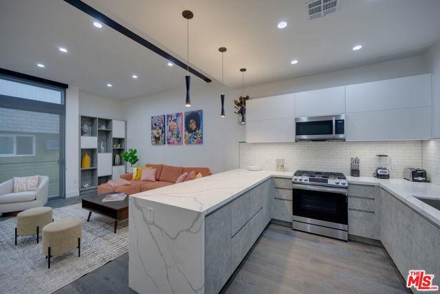 Foto del edificio - 4422 Riley Dr