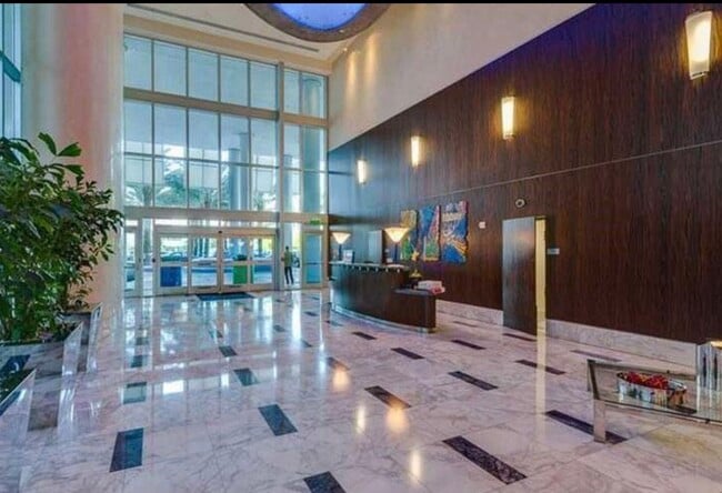 Foto del edificio - 185 SW 7th St