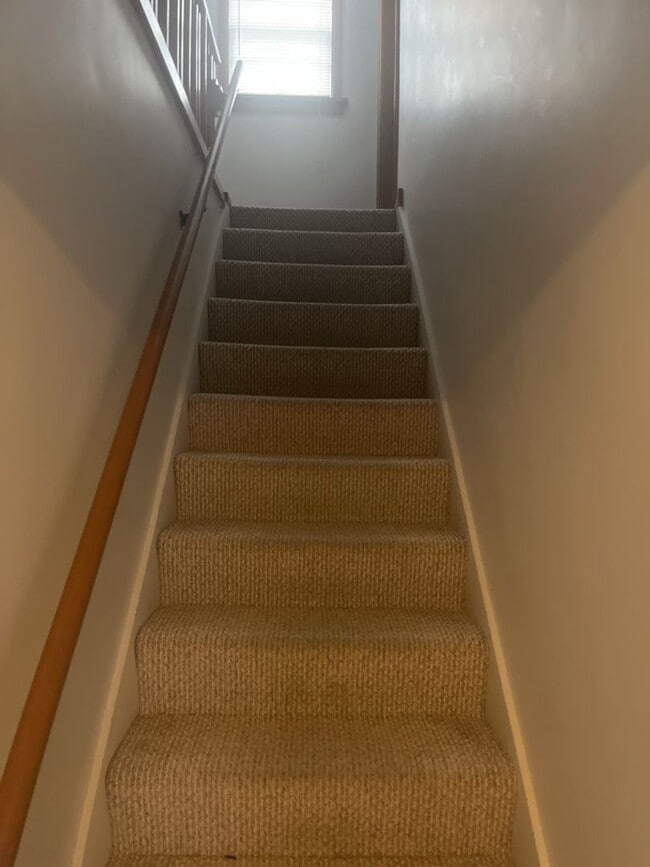 Building Photo - Charming 3-Bedroom Property in Prime Location