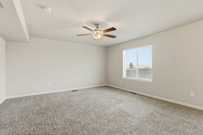 Foto del edificio - $2,240.95, 3 bed, 2.5 bath located in Colorado Springs with a large backyard.