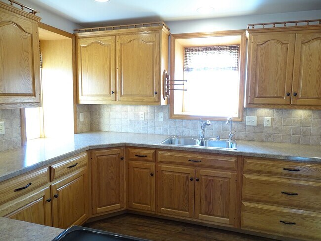 Foto del edificio - 454 Race Rd