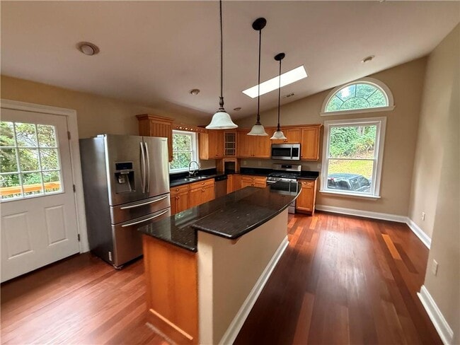 Building Photo - 1505 Hillcrest Dr