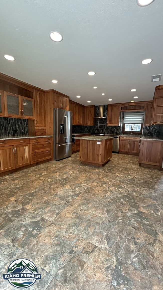 Building Photo - 1565 E Lenz Ln