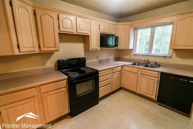 Foto del edificio - Awesome 5 Bedroom home near campus and Agg...