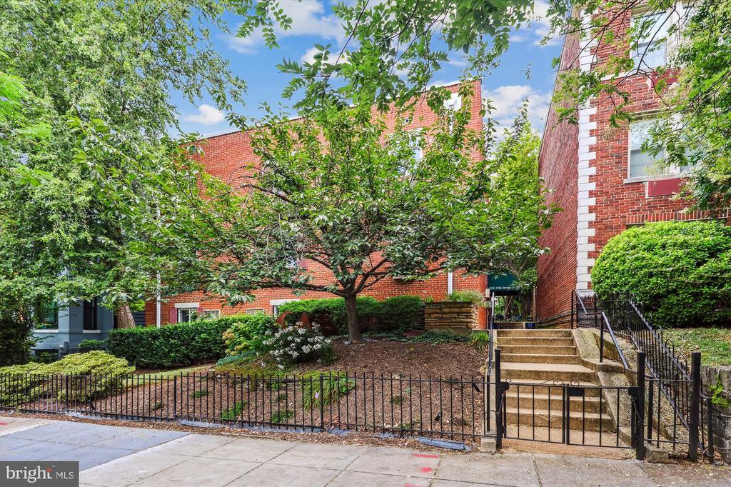 Foto principal - 513 12th St NE