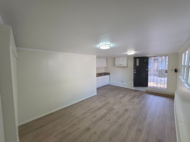 Foto del edificio - 1318 W 119th St