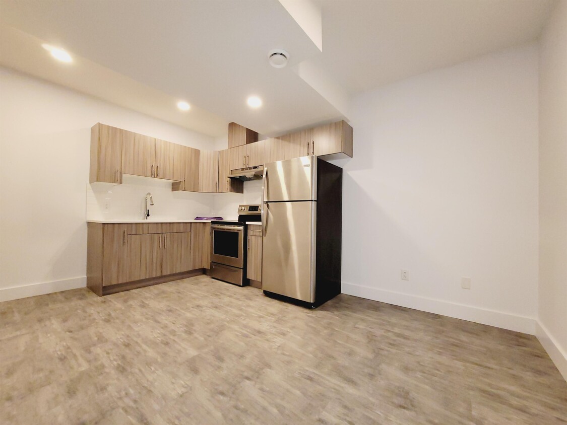 Photo principale - 8535-8588 88 Ave NW