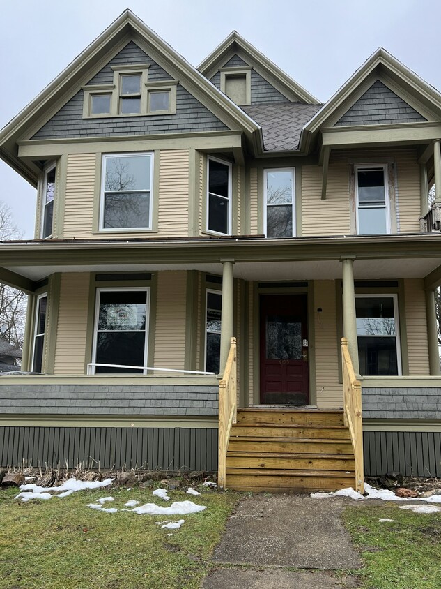 Primary Photo - 405 E Porter St