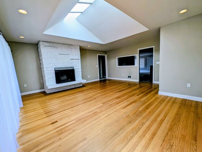 Building Photo - Lake City 3 bedroom Rambler Townhome with ...