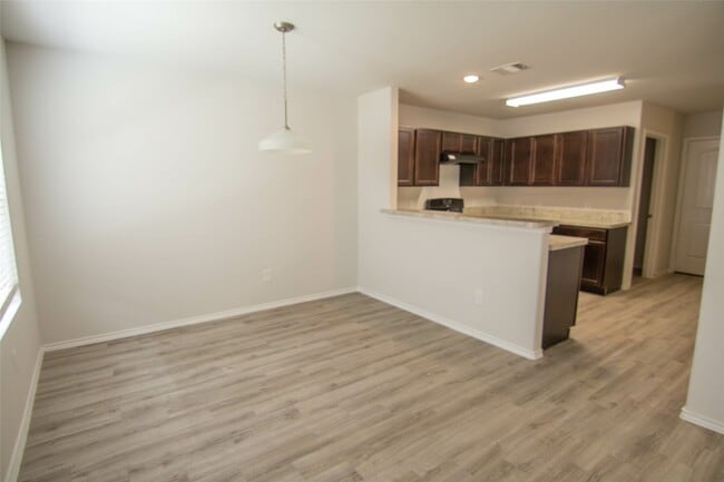 Foto del edificio - 5411 Tobins Gully Dr