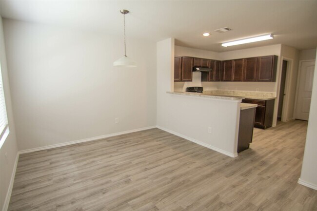 Foto del edificio - 5611 Cobark Creek Trl