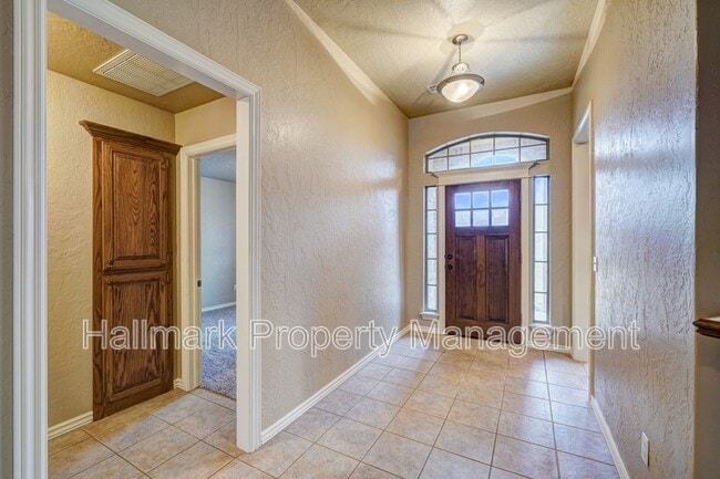 Building Photo - 1042 Hidden Oaks Way