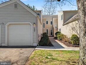 Building Photo - 140 Westbury Ct