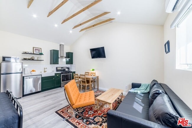 Building Photo - 10527 Bianca Ave