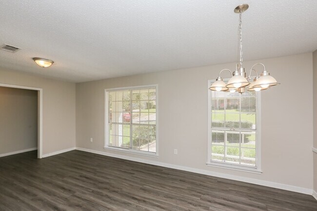 Building Photo - Beautiful 3 Bedroom Home in Brandon with A...