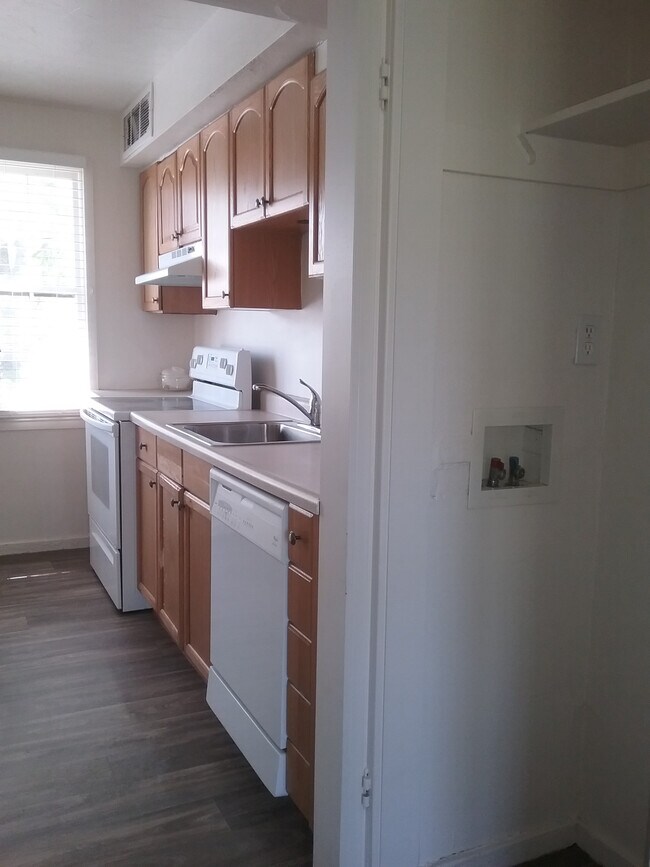 Building Photo - 3906 Pershing Dr
