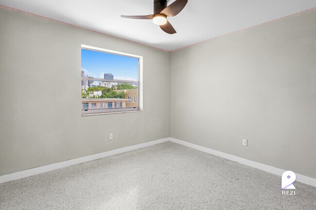 Foto del edificio - 750 SW 5th St