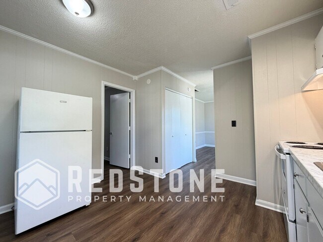 Foto del edificio - 327 E Parker St