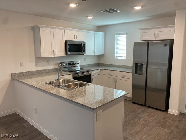 Foto del edificio - 12130 Midnight Pine Rd