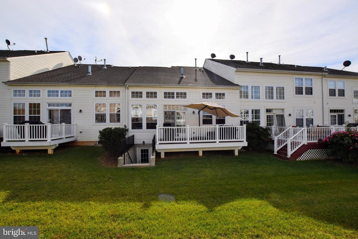Primary Photo - 404 Granville Ct