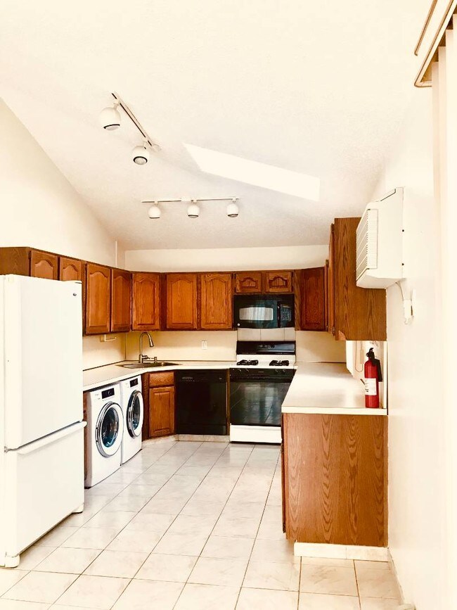 Foto del edificio - 552 Christie St