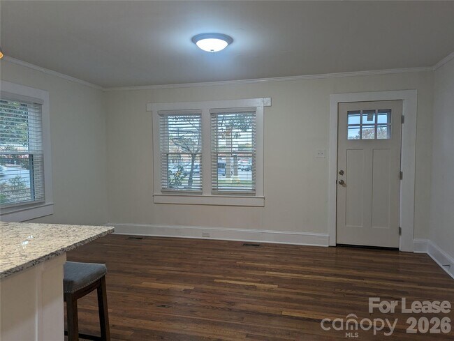 Foto del edificio - 215 Eastside Dr