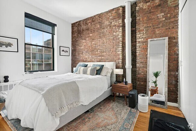 Building Photo - 43 E 10th St