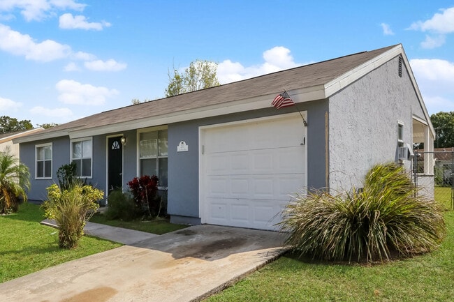 Building Photo - 205 SW Kentwood Rd
