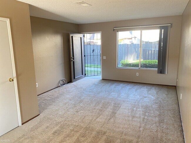 Foto del edificio - 2 br, 1 bath Condo - 10103 Carefree Dr