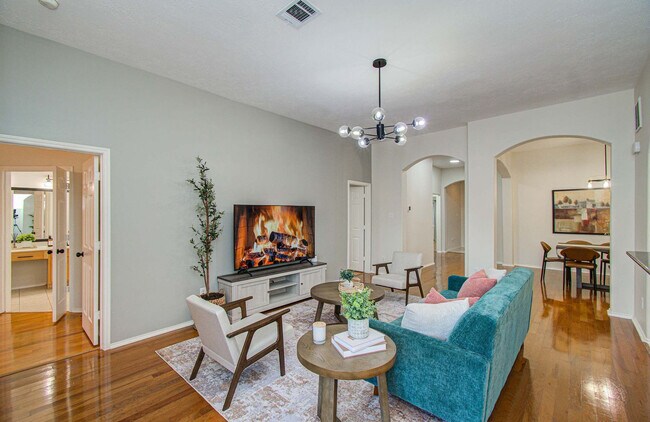 Foto del edificio - 7211 Crescent Mills Dr