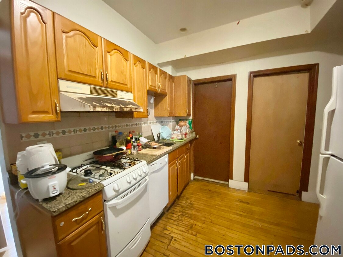 Primary Photo - 59 Linden St
