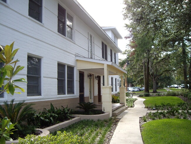 Building Photo - 1123 SW 5th Ave