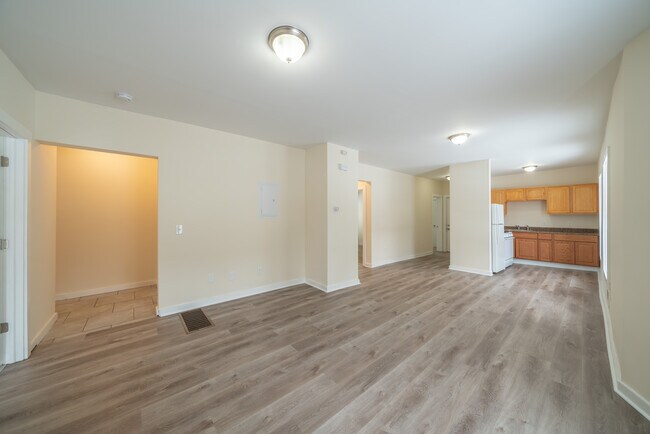 Building Photo - 671 Winchester Ave