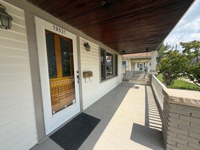 Foto del edificio - 19031 Monterey Ave