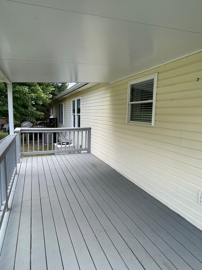 Building Photo - Three-Bedroom Two Bath Townhome in Charleston Cross Lanes Area