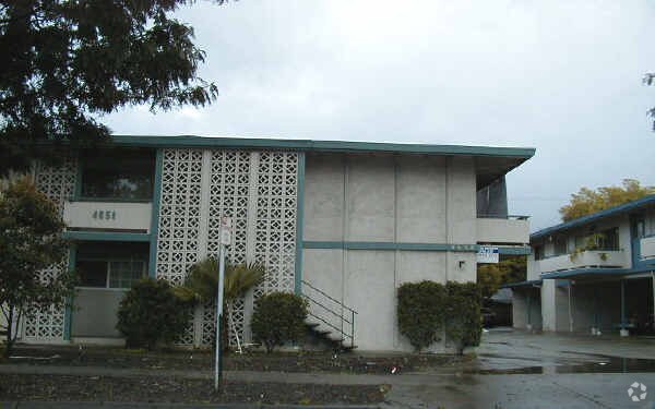 Building Photo - 4658 Campbell Ave