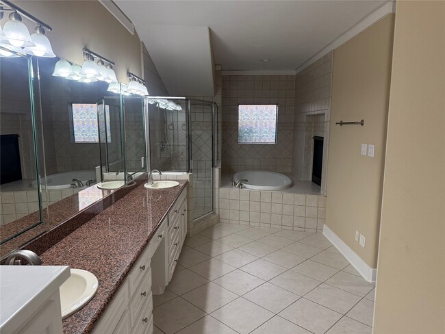 Building Photo - 332 Asbury St