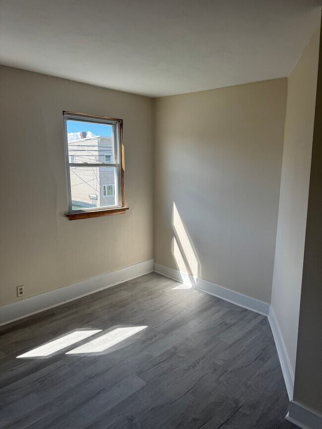 Foto del edificio - 1114 E 25th St