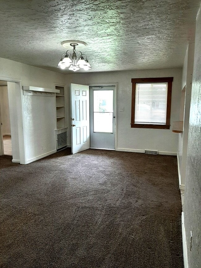 Building Photo - 1007 23rd Street Rd