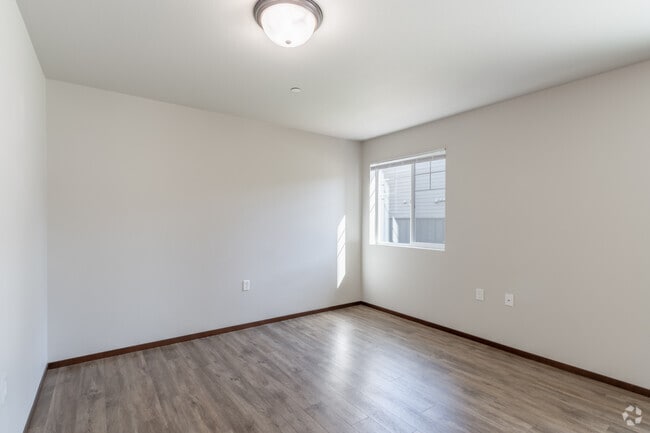 1BR, 1BA - 675SF - Living Room - Cascade Village Apartments