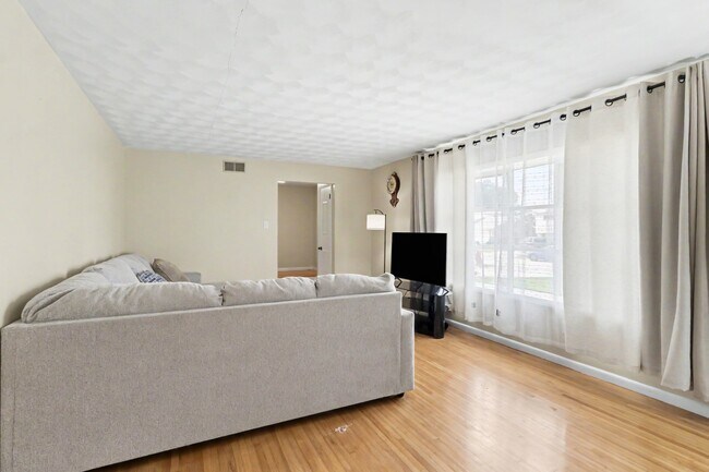 Foto del edificio - 314 Somerset Dr