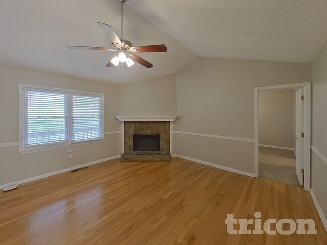 Foto del edificio - 296 Whitney Ln