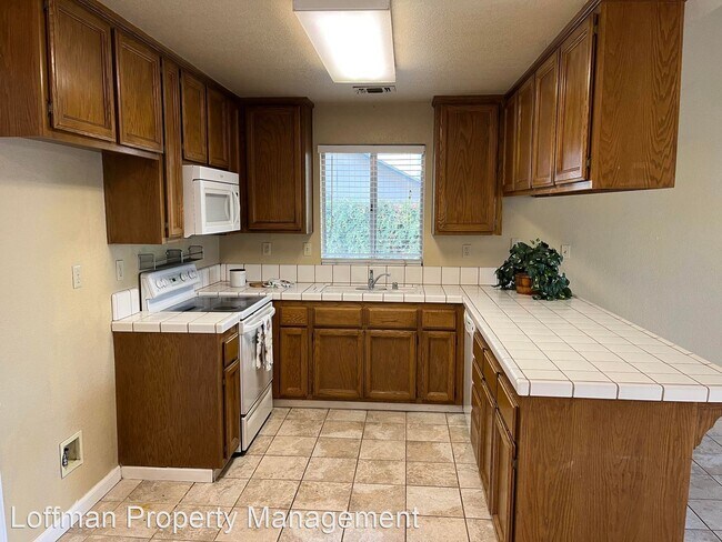 Building Photo - 3 br, 2 bath House - 1009 Mayflower Court