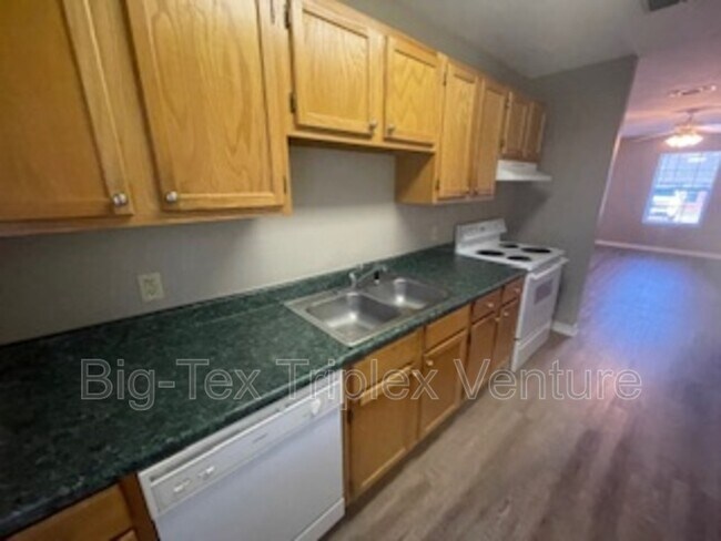 Foto del edificio - 265 N Pecan St