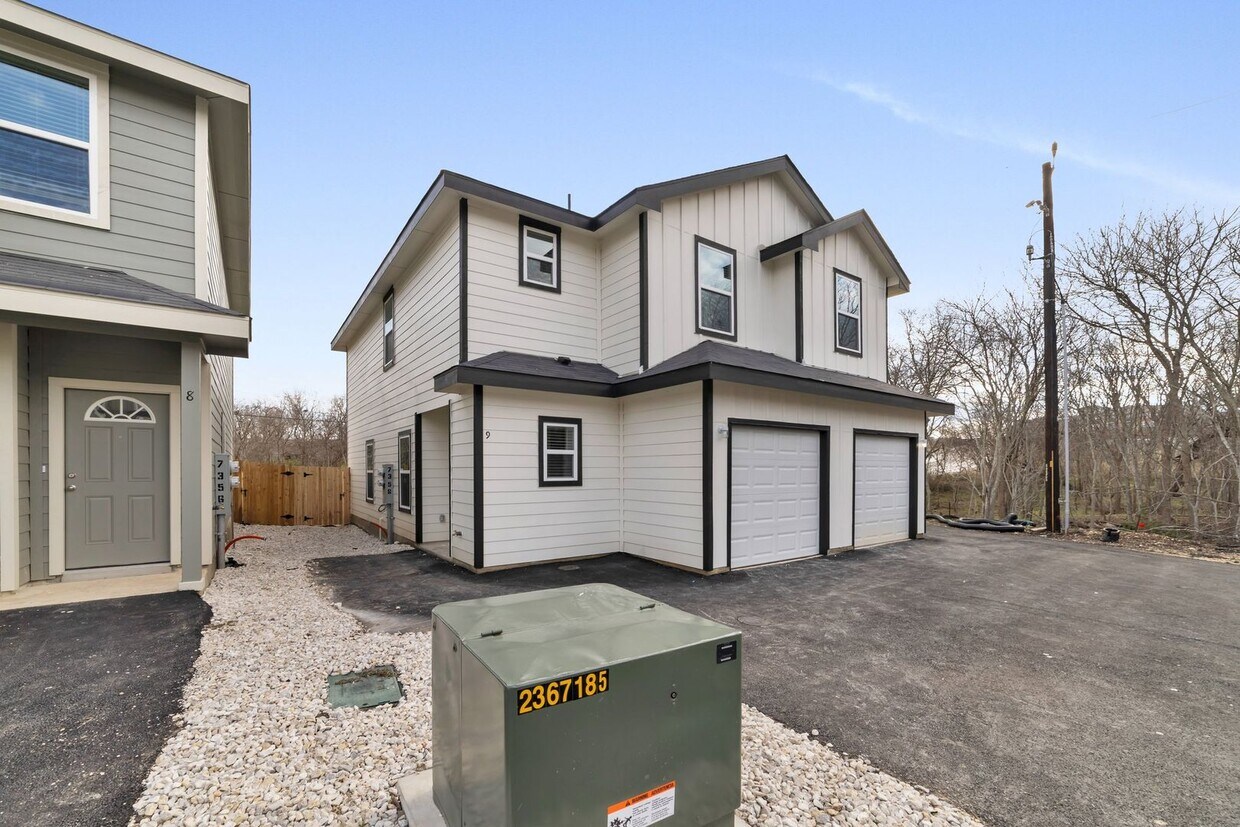 Primary Photo - 6734 Summerfest