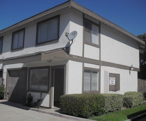 Primary Photo - 1405 N Grove Ave